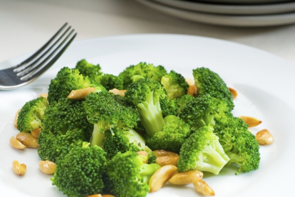 Salada de Brócolis com Amêndoas